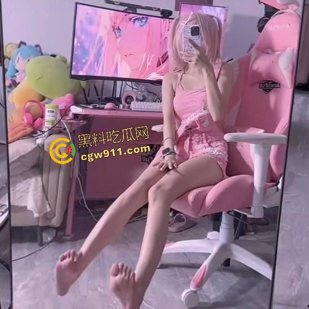 抖音萝莉网红【晗堡包】，线上引流线下卖逼！变人人可操的淫娃，女仆装白虎嫩逼吸大哥精子！-2