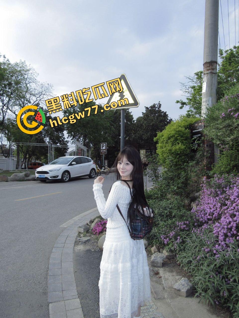 清纯校花秒变极品双马尾调教机，萝莉妹子『杨雪』为了钱主动舔脚求调教，被爆操后入浪叫到破音都不喊停！-1