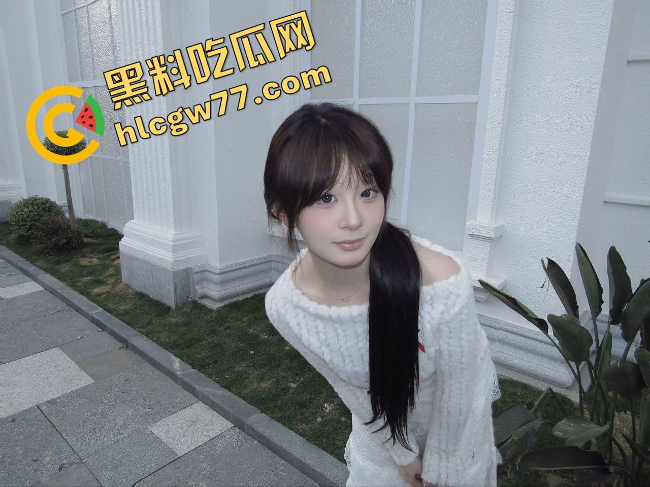 清纯校花秒变极品双马尾调教机，萝莉妹子『杨雪』为了钱主动舔脚求调教，被爆操后入浪叫到破音都不喊停！-5