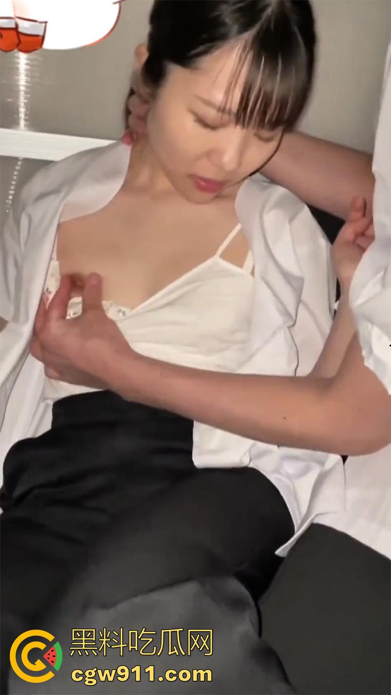 顶级绿帽才是好兄弟！帮兄弟下药灌醉女友，自己录像看着女友被兄弟操，这么漂亮的美女真是白瞎了！-2