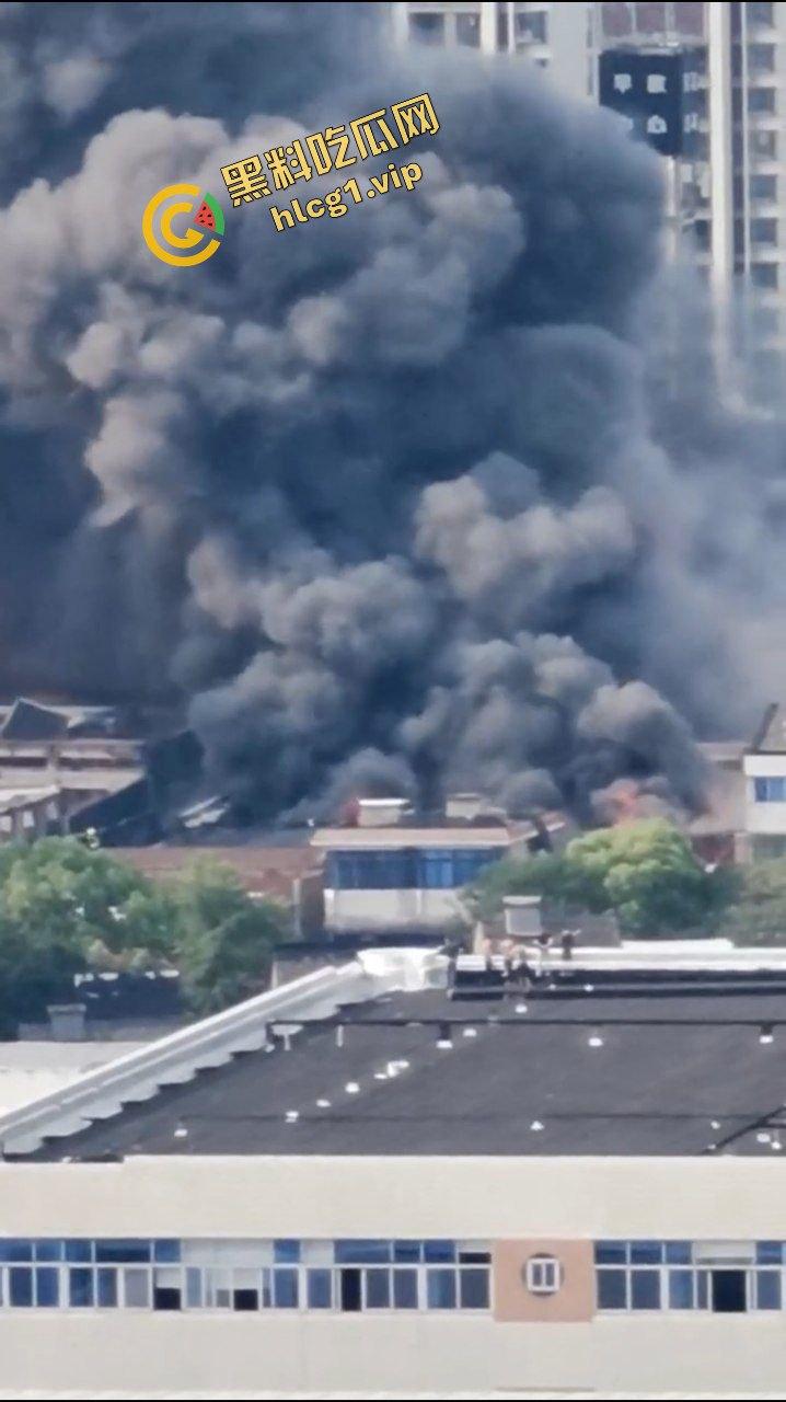 燃烧殆尽!宁波海曙一装潢材料市场 突发大火!火海涌现!-10