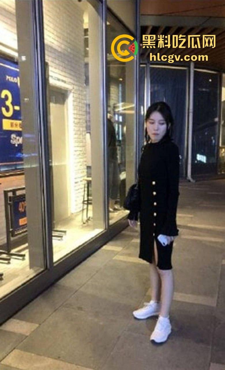 南充美女【李婉钰】被前男友曝光私密视频！黑丝长腿玩兴跳，长棍插穴骚气爆棚！-2