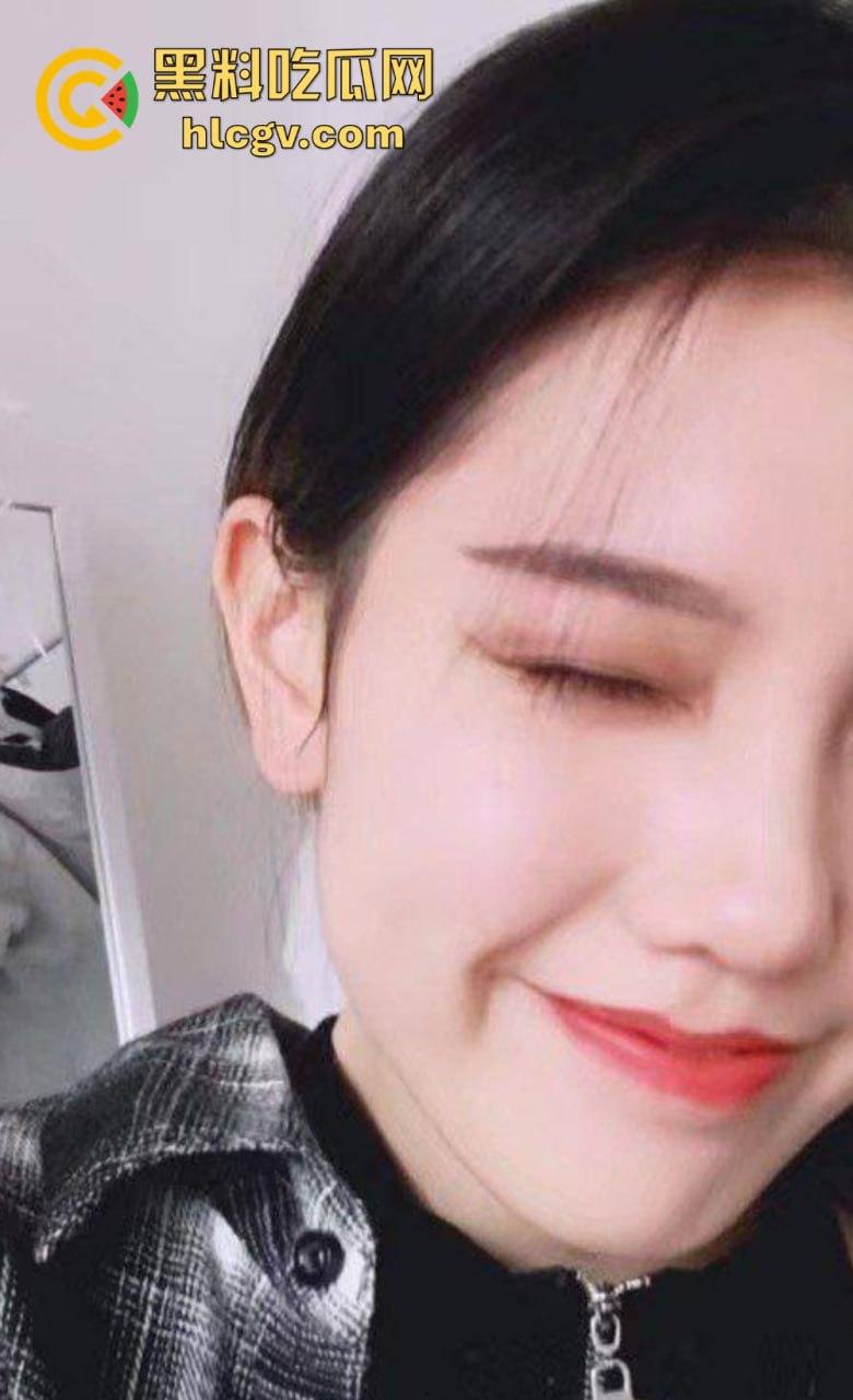 南充美女【李婉钰】被前男友曝光私密视频！黑丝长腿玩兴跳，长棍插穴骚气爆棚！-4