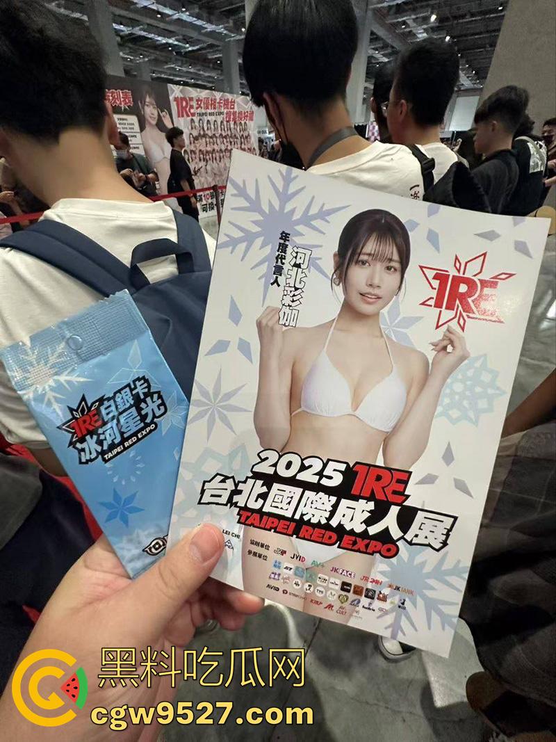 这才是男人天堂啊，台湾成人展盛况，各路老师齐聚一堂，大胆展示性爱姿势，这里面有你喜欢的老师吗？-4