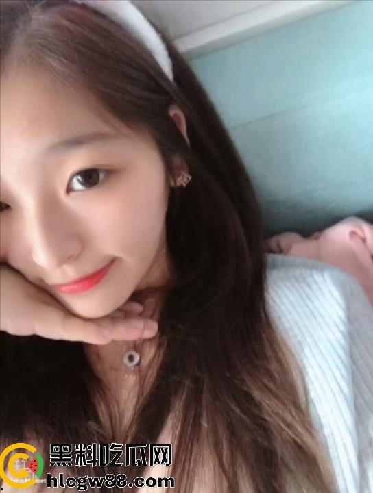 中经贸学院巨乳校花【李雅】挺翘巨乳勾魂荡魄，嫩穴道具插得淫水四溅，跟男友啪啪干得昏天黑地！-10