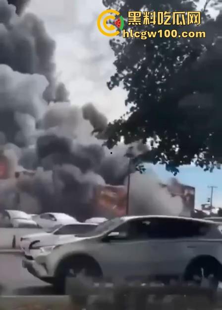 墨西哥 锡那罗亚州突发火灾，现场堪称恐怖末日快速摧毁房屋 极具吓人！-5