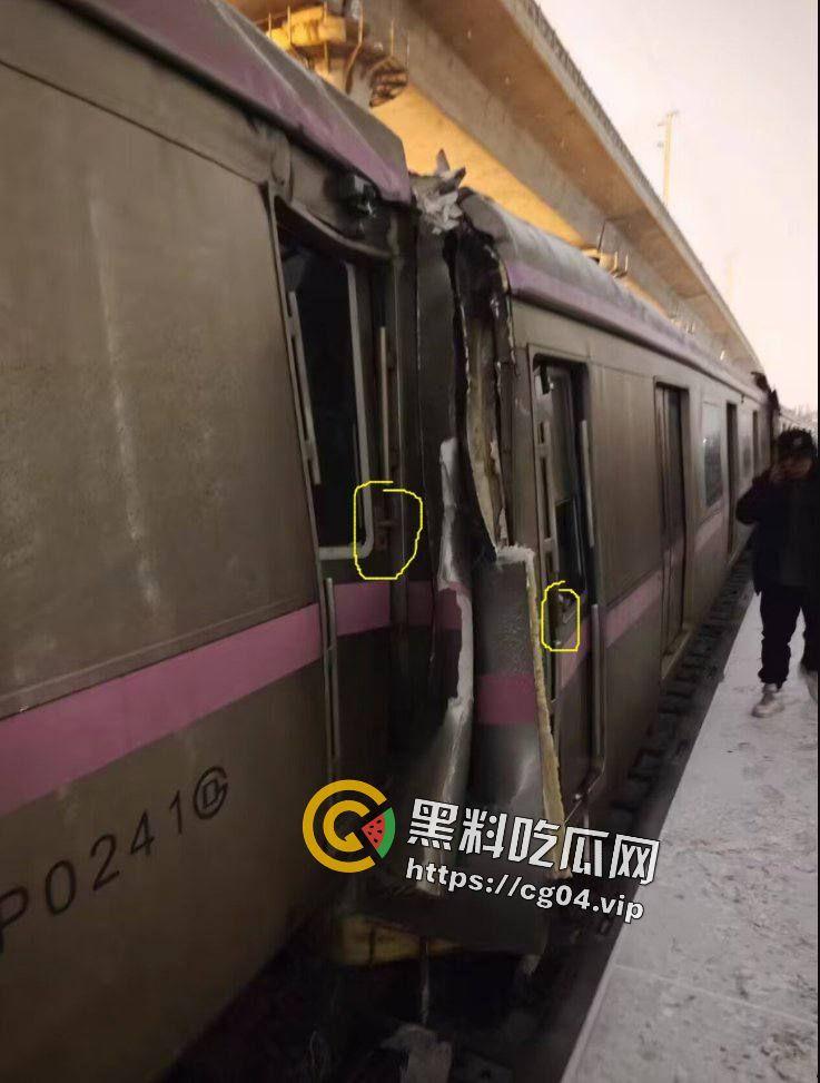 新瓜速递！北京昌平地铁车辆脱节事故 三十多人受伤 车厢内部 救援情况一览-4