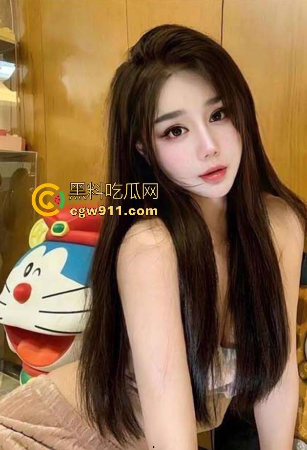 骚逼女友自带遥控跳蛋去酒吧，刚坐下就把档位开到最大，淫水狂流，一到酒店猛猛的骑乘榨精，看来真是忍了很久！-1