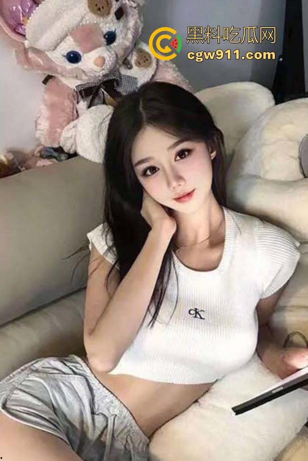 骚逼女友自带遥控跳蛋去酒吧，刚坐下就把档位开到最大，淫水狂流，一到酒店猛猛的骑乘榨精，看来真是忍了很久！-2