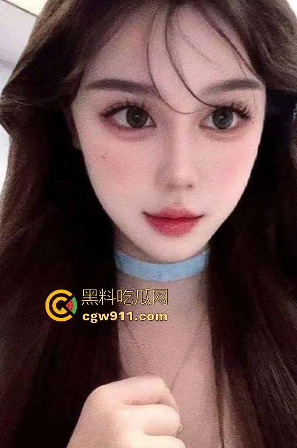 骚逼女友自带遥控跳蛋去酒吧，刚坐下就把档位开到最大，淫水狂流，一到酒店猛猛的骑乘榨精，看来真是忍了很久！-3