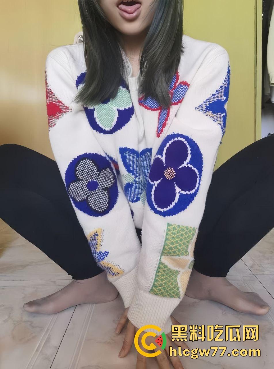 厦门大学大一学妹【魏小小】性爱视频曝光，清纯外表下藏着反差婊本性 虽是大学生但床上技术堪比女优！-2