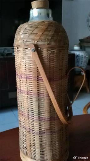 暖水瓶也不放过，逆天饥渴大叔无处发泄，竟用暖水瓶泄欲，没女人就撸道具，大叔真是万物皆可插！-1