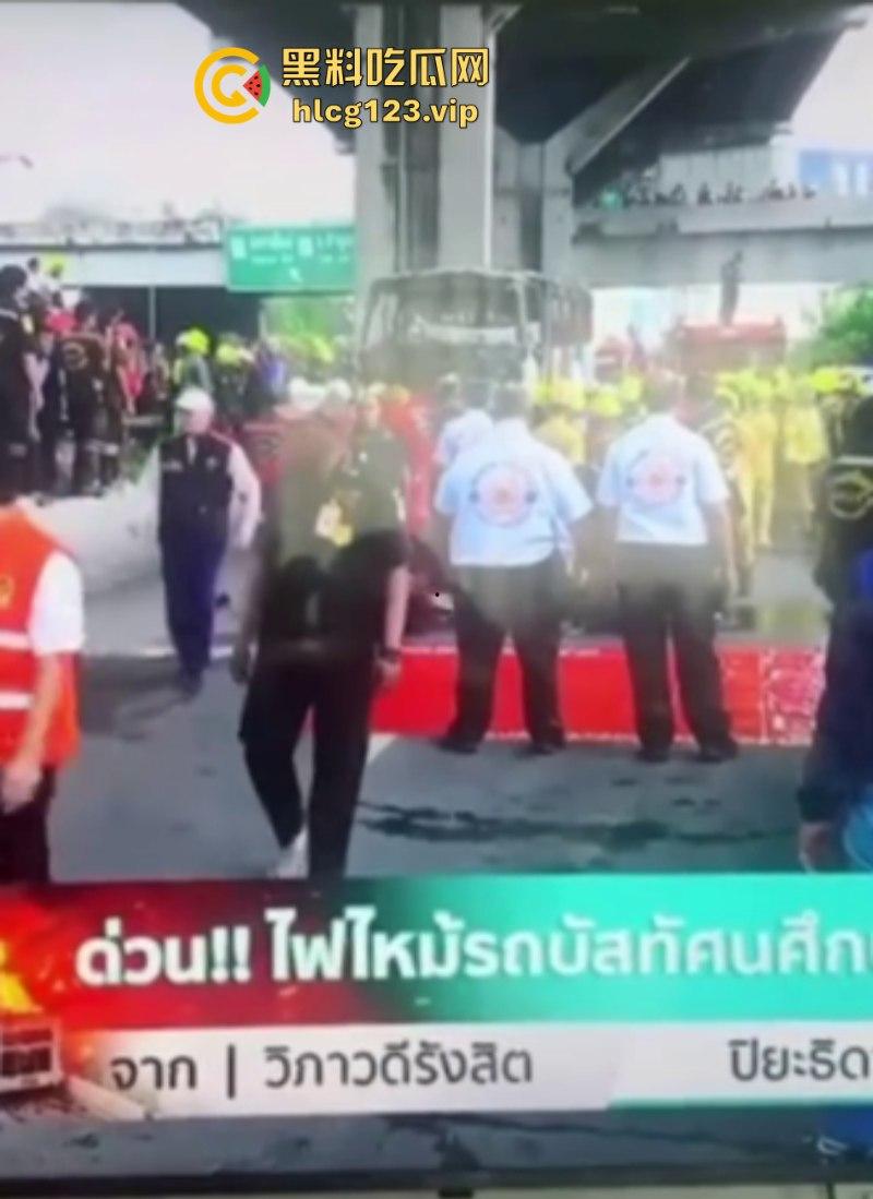 “闻者伤心 看着落泪”泰国幼儿园校车大火！25人恐成焦尸总理哭泣-6