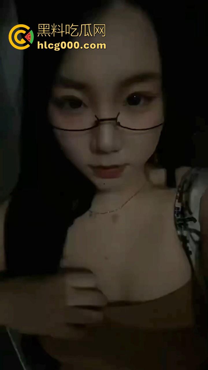 斗鱼舞蹈擦边主播【海绵老师】榜一专属福利流出，巨乳母狗露脸自慰，乳夹肛塞口交齐上阵，颠覆清纯形象！-2