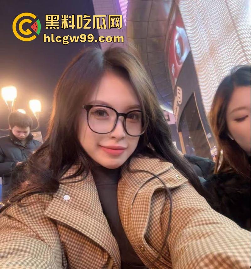 调教极品母狗大学生，炮机滴蜡SM彻底开发，胯下骚逼堪称性交名器，也不知道以后哪个幸运儿来接盘！-2