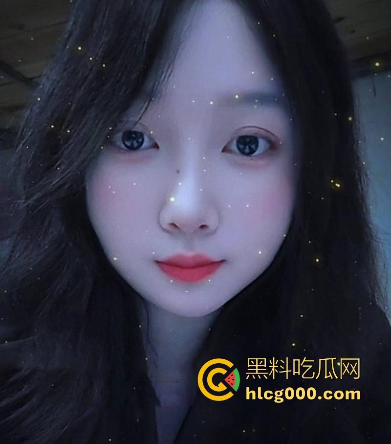 贵州微胖嫩妹【李曼】露脸调教视频曝光，微胖骚母狗黄瓜扣穴自慰，主动骑乘后入肥臀！-2