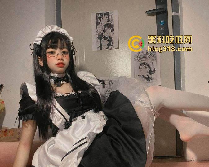 常州反差骚货【佟晓雪】包养调教视频曝光，女仆装摆姿势露逼，道具玩穴，骑乘插菊花骚气十足！-2