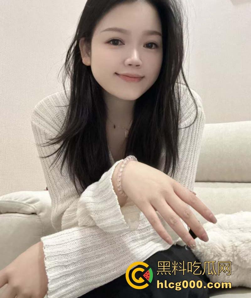 重庆微胖反差母狗【余娇娇】网上发起多人运动大挑战,以一敌多前后夹击三洞齐开,爽到高潮呻吟!-3