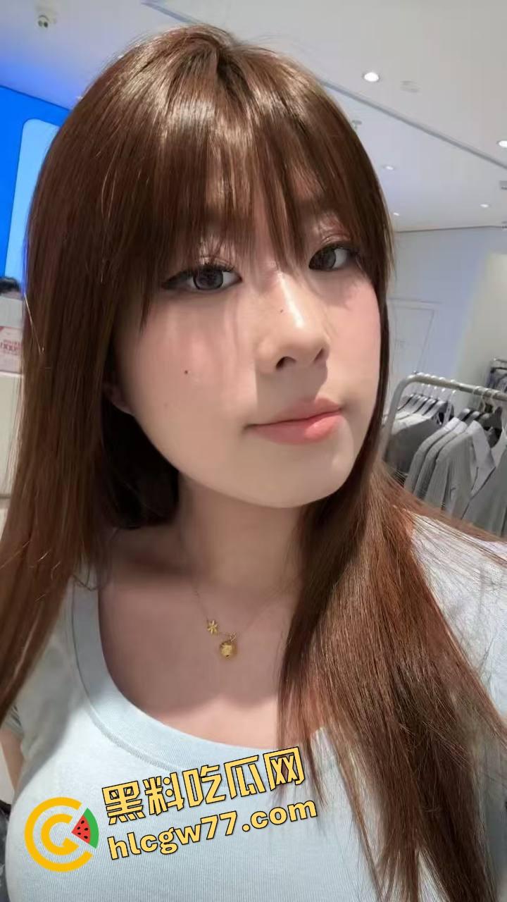 洛阳春药少妇路边失控，躺路沿石抠逼自慰，浪叫老公快操我，家里是没床吗？-1