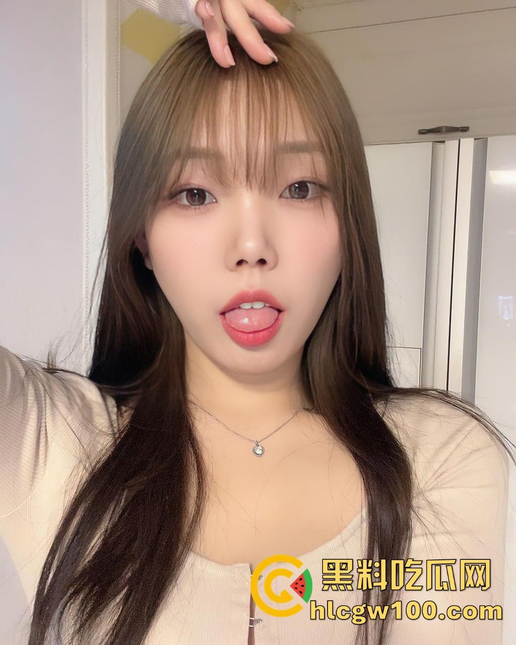 中韩混血模特【kikon】金主性爱视频曝光，主动下跪深喉口交，嘴巴就是主人的肉便器。-7