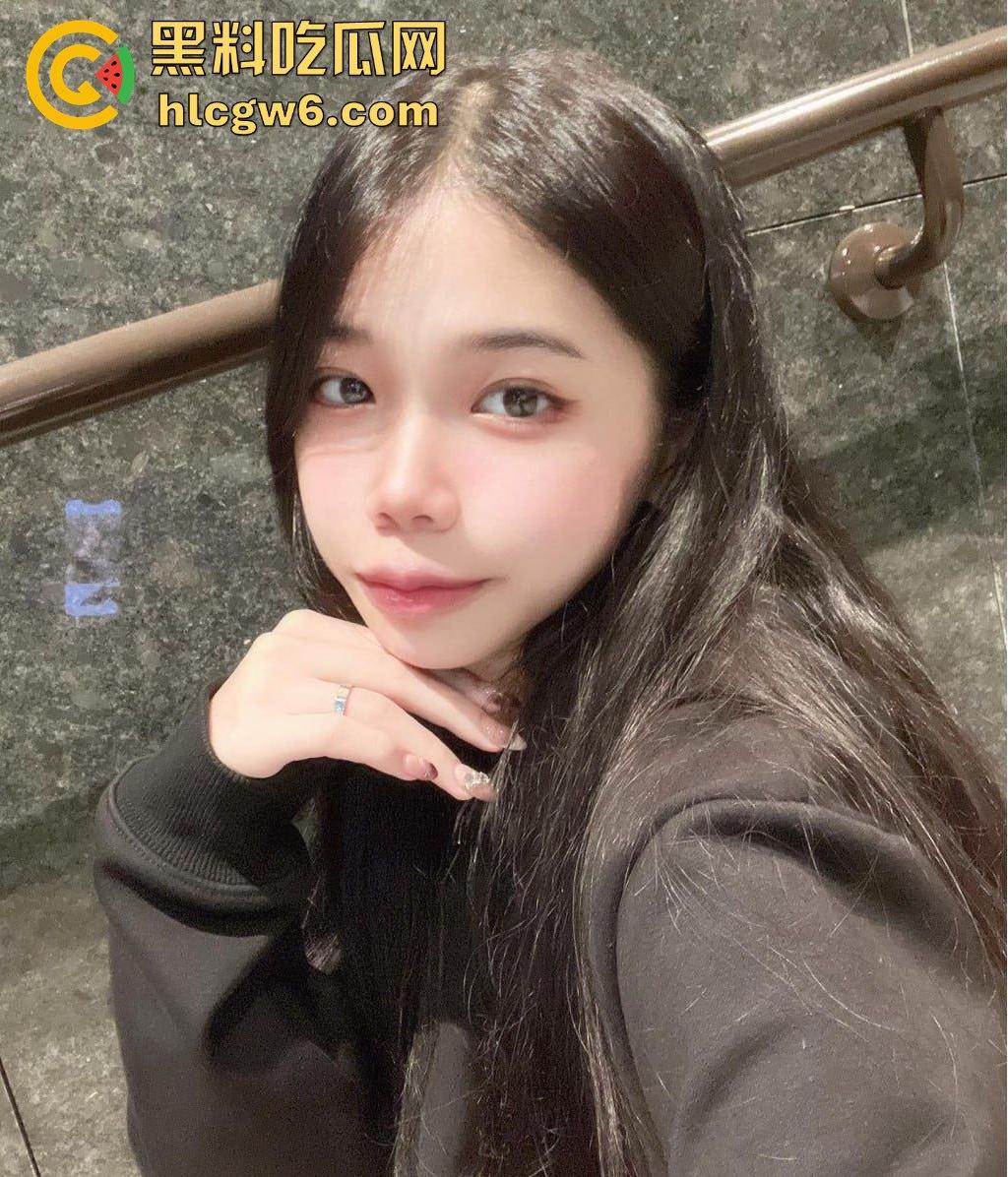 清纯反差母狗【程瑶遥】调教过程曝光！！把脚放在母狗的嘴巴里让其舔干净 满足她。-3