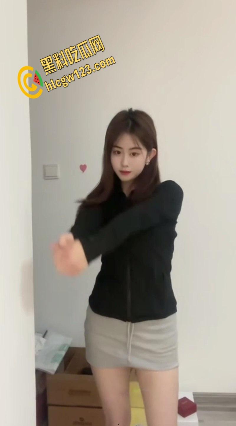 山西高平县美女主播【牛梓琪】，被金主高价拿下露脸口交，主动骑乘这身材简直太嫩了！-5