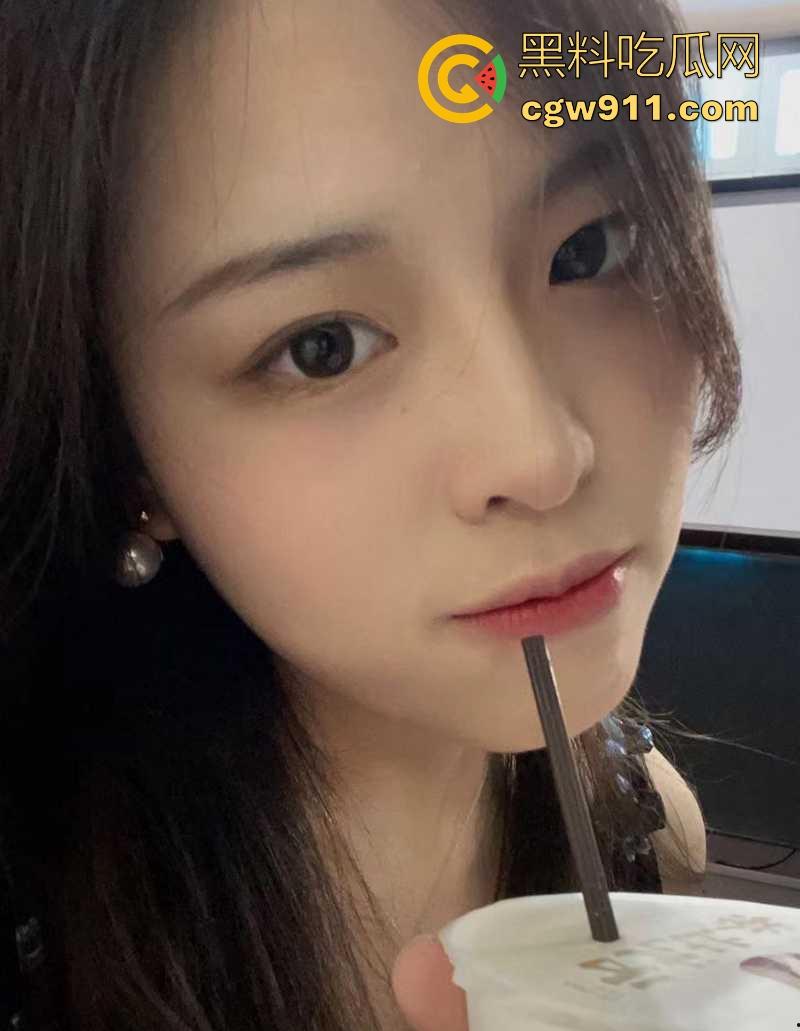 青岛大学美女研究生情侣私拍流出！高材生竟是淫浪母狗，玩舔肛喷尿被后入爆操，学历越高玩的越骚！-1