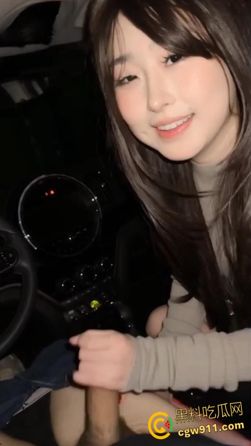 推特阿黑颜母狗【Pupu噗噗】，海边约会餐厅全裸自慰，户外车震口交舔蛋，打开车门无套后入小翘臀 !-8