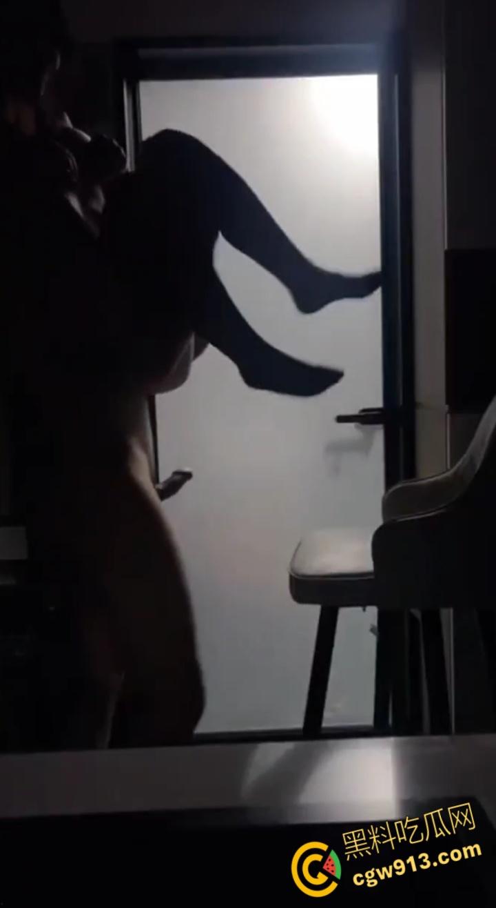 兰州博文科技学院【涵欣瑶】，娇小害羞脾气超好，任由摆布高难度倒立吃鸡，各种姿势抽插爆操，按头深喉射精 ！-8