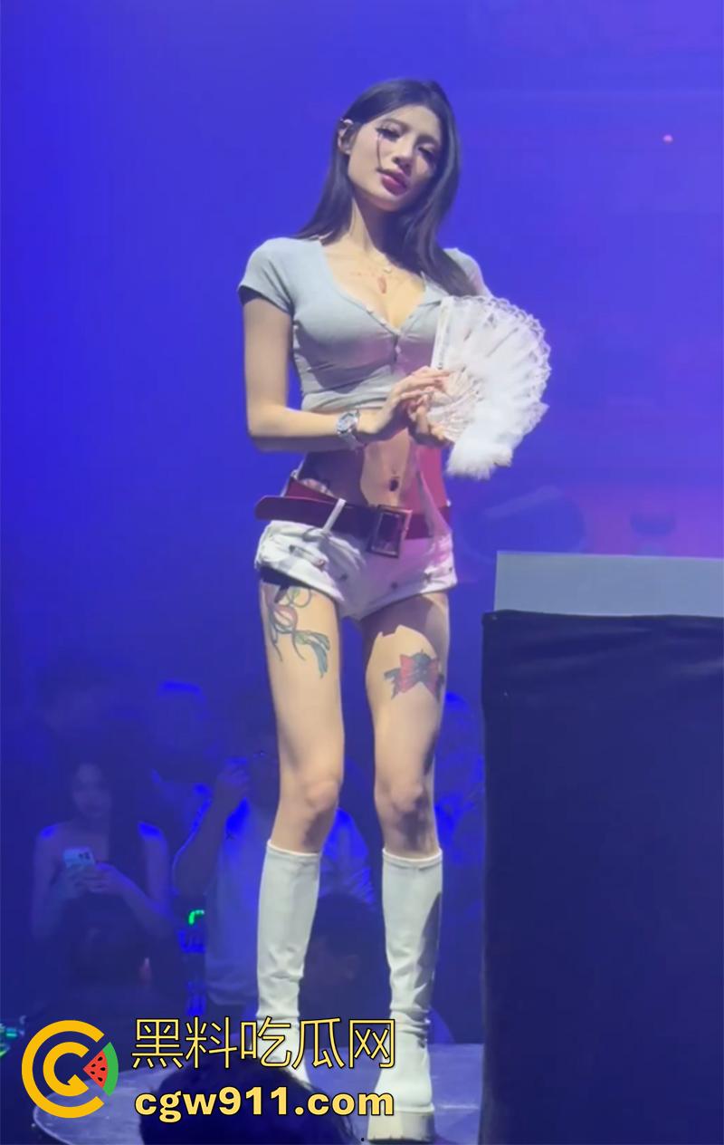 体验富人的夜生活合集，夜店酒吧点美女互动，玩开心后再带到酒店，换上诱人情趣尽情纵欲，这生活太让人羡慕了！-1