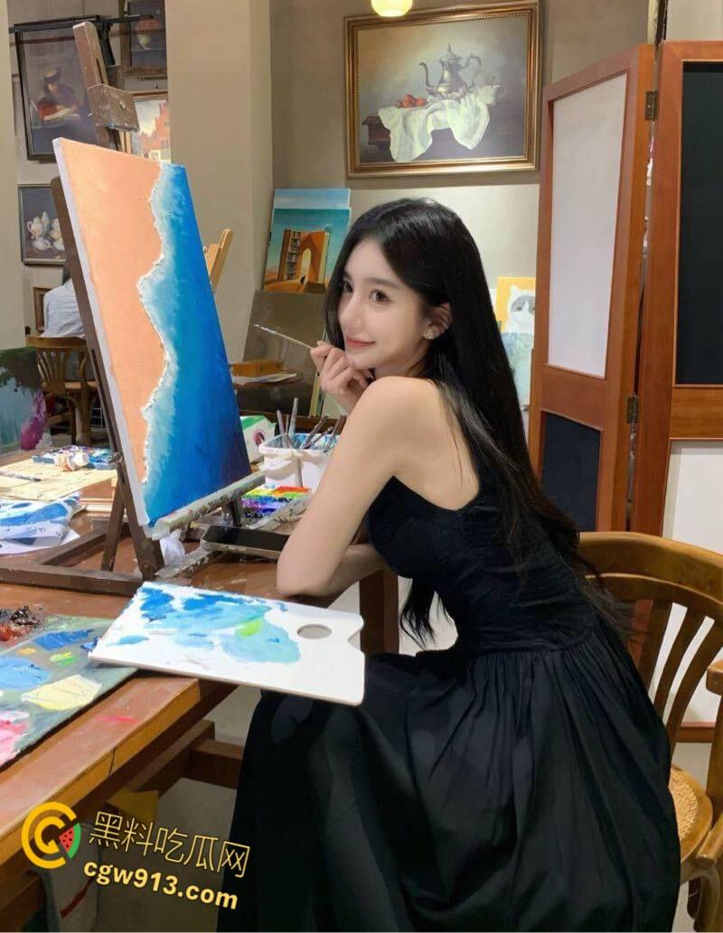 帮烟瘾哥哥买烟，饥渴妹妹主动口交，呻吟甜美干的妹妹白浆直流，快射了主动含屌口爆吞精  ！-1