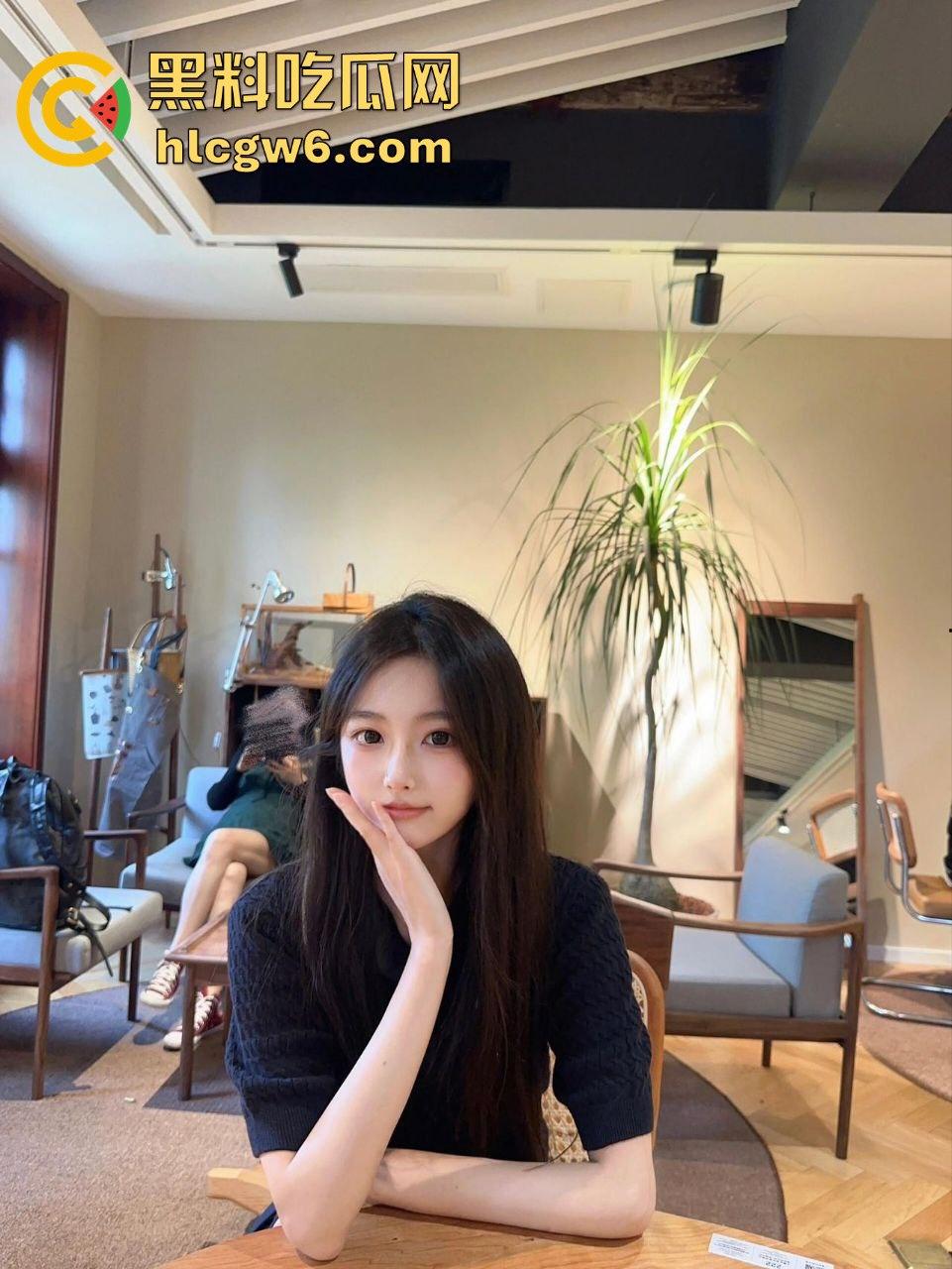 广西南宁闹市街头上演车震狂欢 屁股暴露还敢女上位 骑得像浪头拍岸 爷们一边开车一边猛操 高手在民间！-8