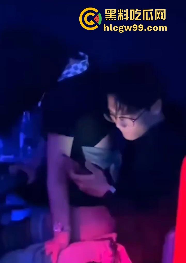 盘锦布车酒吧do爱瓜辽油三高【王庸昊】酒吧做爱 监控下两人无惧羞涩 不雅视频全网疯传！-8
