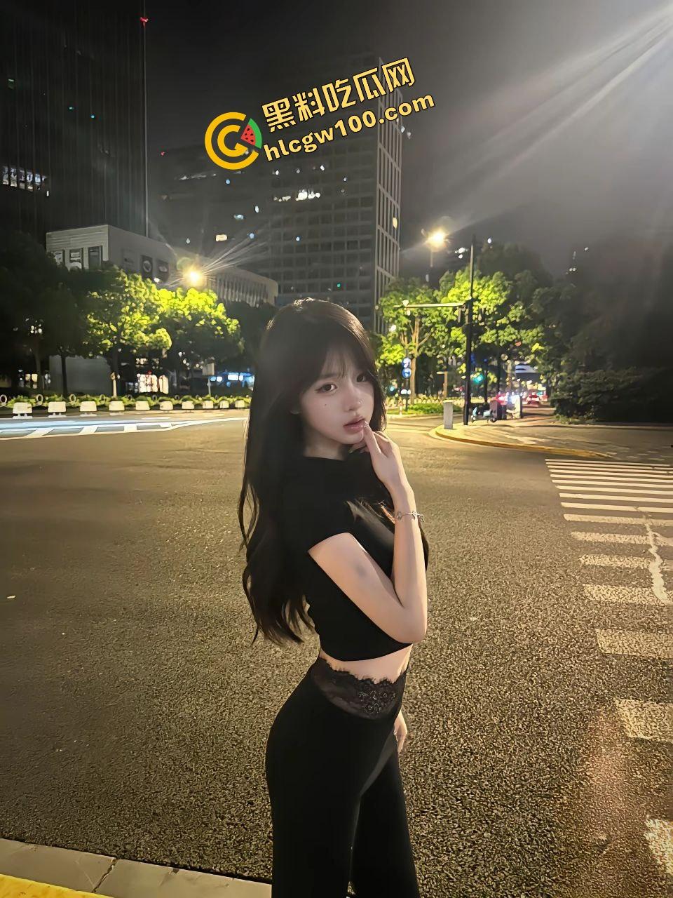 广西职高反差骚鸡淫娃【黄婷】被调成性瘾痴女小母狗，对镜搂住淫荡抠逼，直插后怼骚臀！独家曝光流出！-3