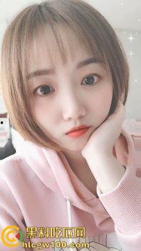 长沙反差母狗【余美婷】老公不在家性瘾犯了，被网调拍摄各种视频照片，这嫩乳肥臀真的看的带劲-8