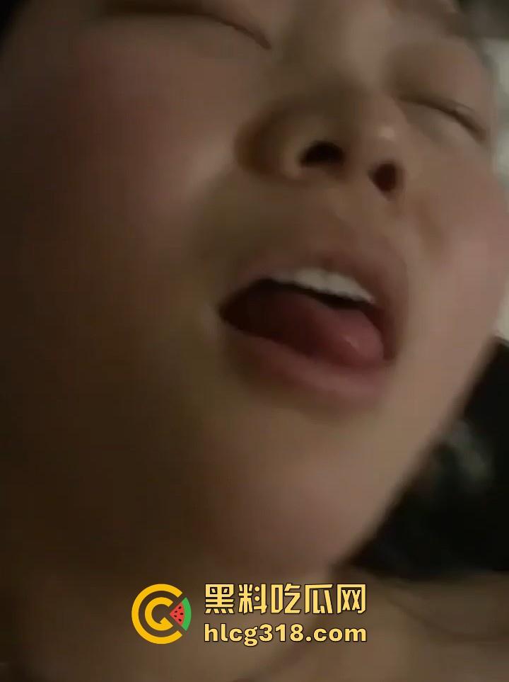 重庆大学大一学妹【李欣瑶】性爱视频曝光 微胖巨乳骚母狗捆绑无套爆操 骚气连连！-6