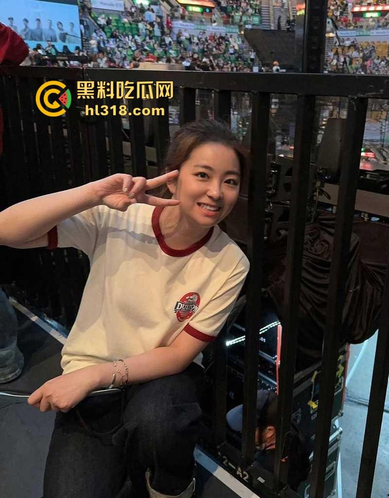 居家少妇化身性瘾淫娃，强制终止游戏男友主动骑乘求操，全程露脸激情满满！-1