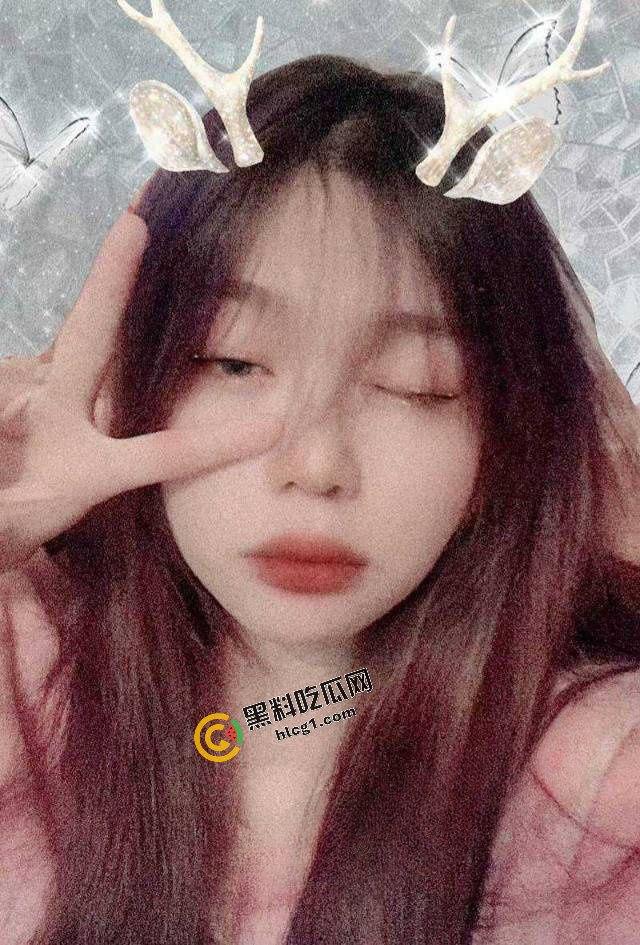 贵州维也纳酒店前台服务员 夏心仪 极品四眼反差婊 酒店公交车 性爱视频流出-2