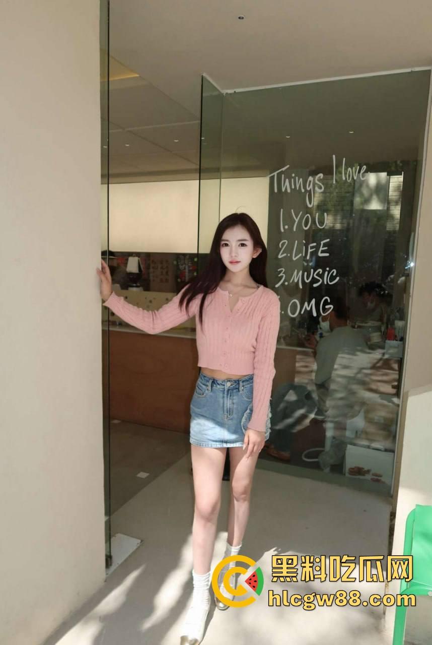 新乡准新娘【薛月】被男友录下无套爆操激情视频，趣内衣撩到发疯，骚得自己都张腿掰穴等射求精！-1