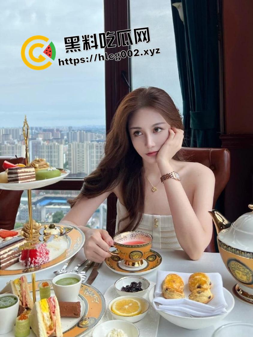 梦中情乳！反差母狗【闵雨晴】被富二代包夜 传教士体位狂入 雪白巨乳晃的人头晕-15