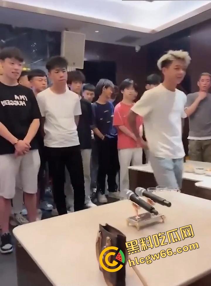 抖音大瓜之重生之我被绑到缅北当鸭子失踪人口壮壮哥哥回归，被卖去红楼当鸭天天让富婆操得不想回来！-7