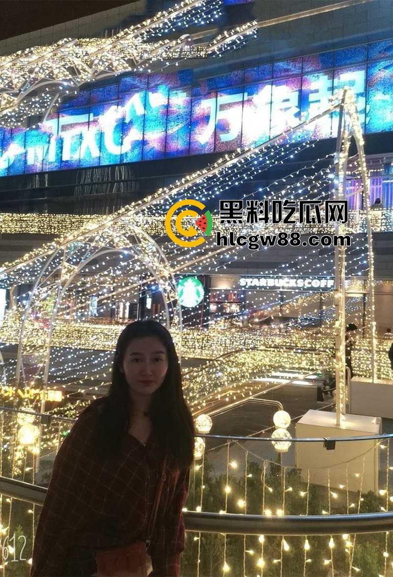 成都师范学校清纯妹子【赵婷婷】分手后被爆出，小逼被造得稀烂，床上劈腿露穴舔鸡巴，骚得像小母狗！-4