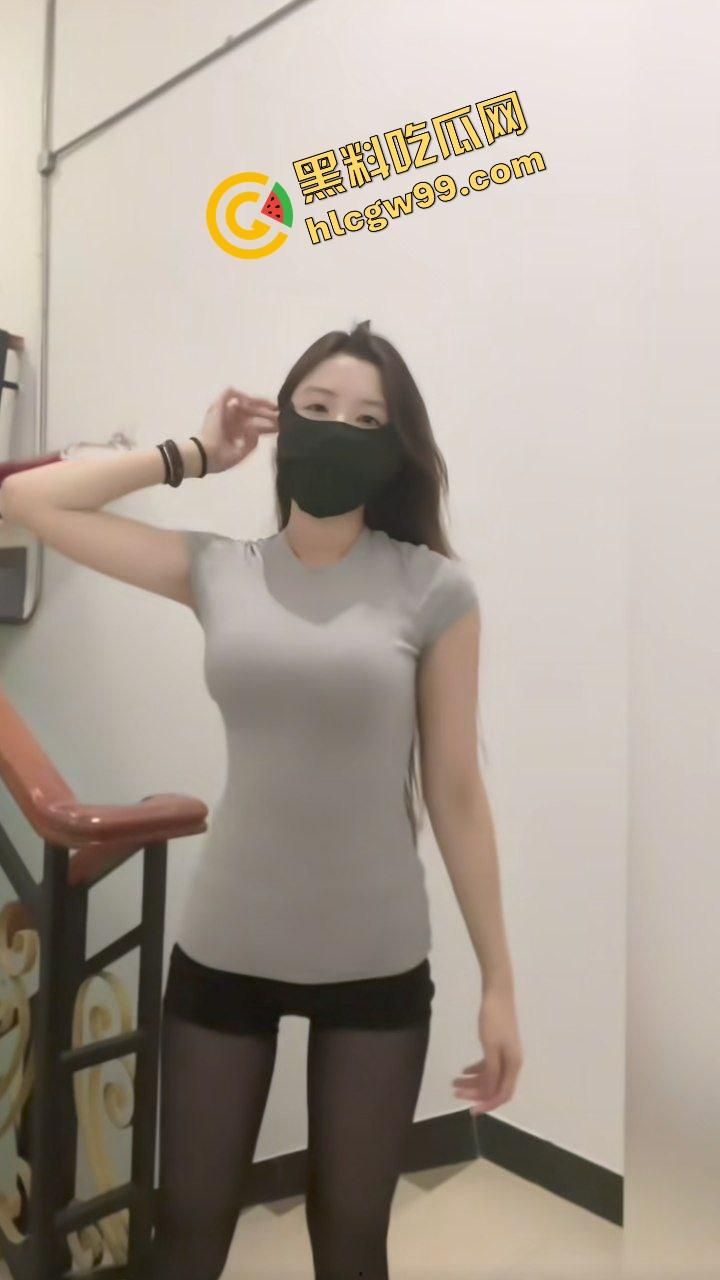 抖音极品长腿黑丝擦边女【aa腼腆小美】付费会员定制福利外泄，淫荡诱惑骚舞极其欠操！独家流出！-3