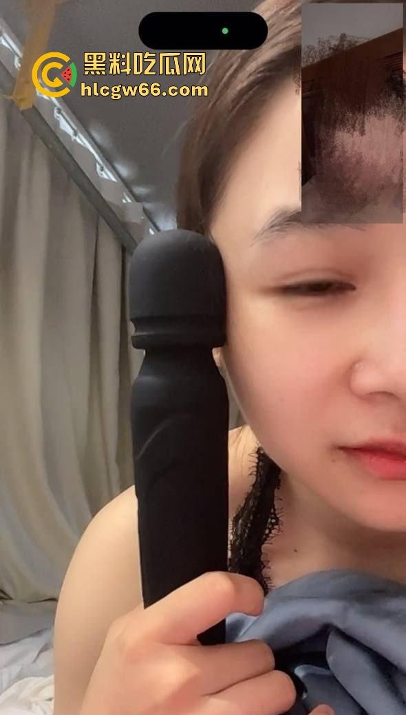 湖南极品健身少妇 【吴侨雯】绿帽老公常年在外 淫妻在家与网友裸聊自慰 成熟的女人太会诱惑人！-8