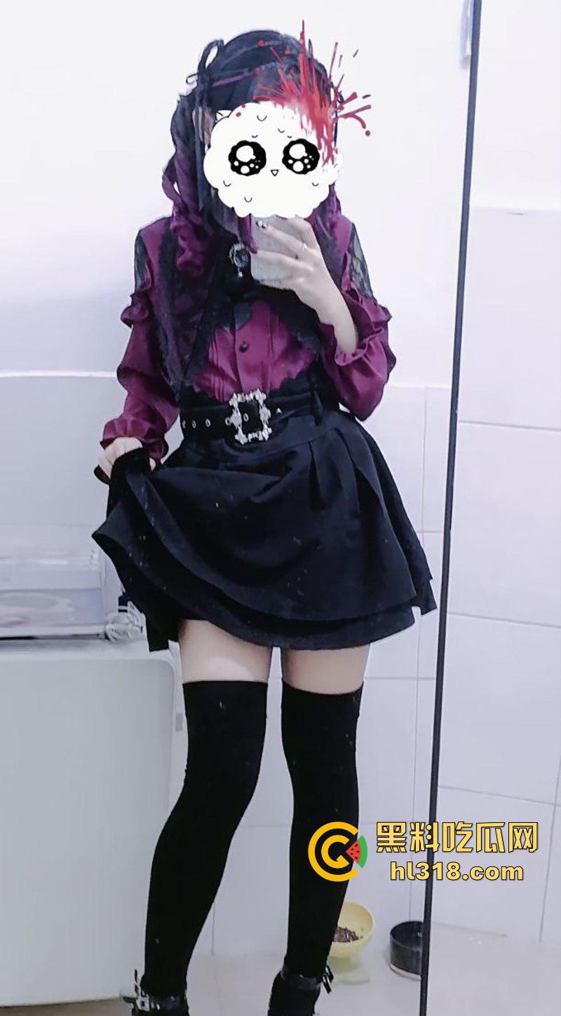 广州JK嫩妹【李诗诗】趁父母出门带游戏中CP回家做爱，无套爆操白虎馒头穴，堪称极品！-6