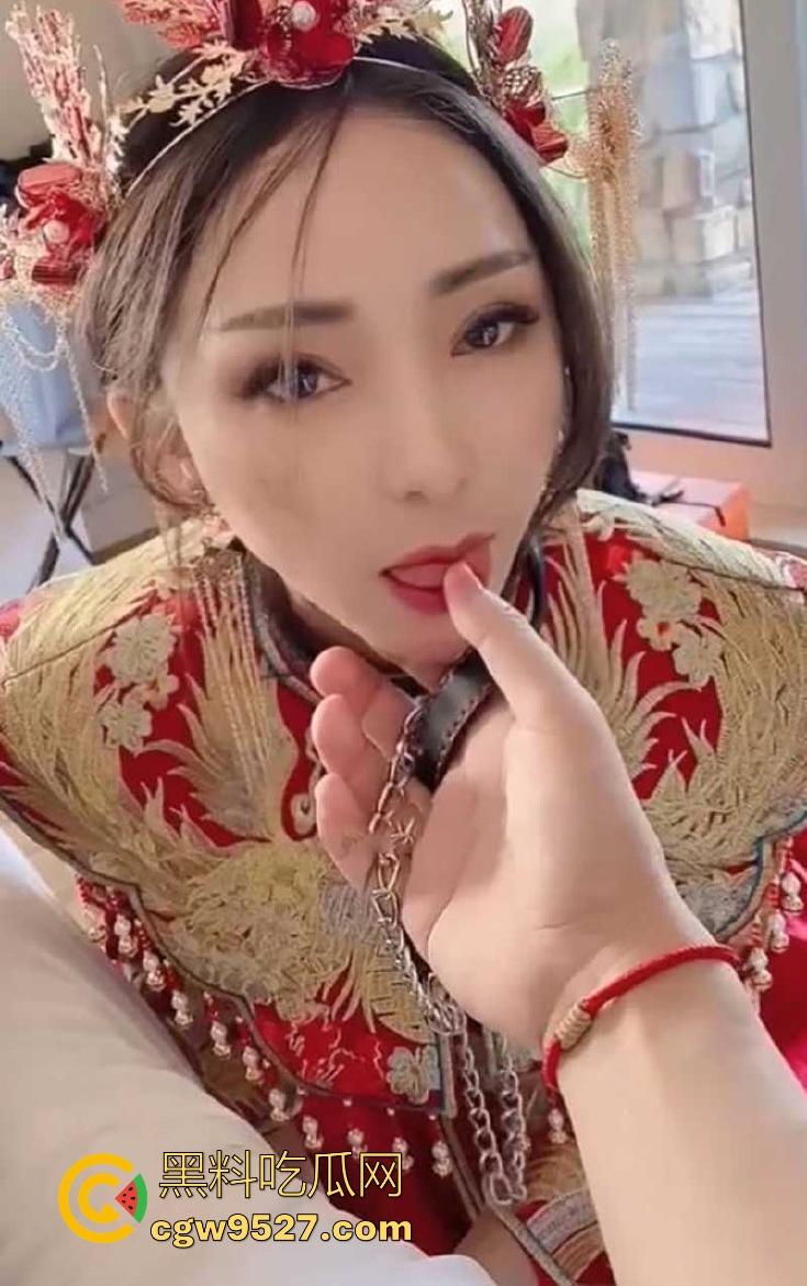 极品人妻熟女【半糖兔兔】新娘做爱视频，翘奶黑毛若隐若现，口交时眼神勾魂，性感身材与反差魅力让人血脉喷张！-7