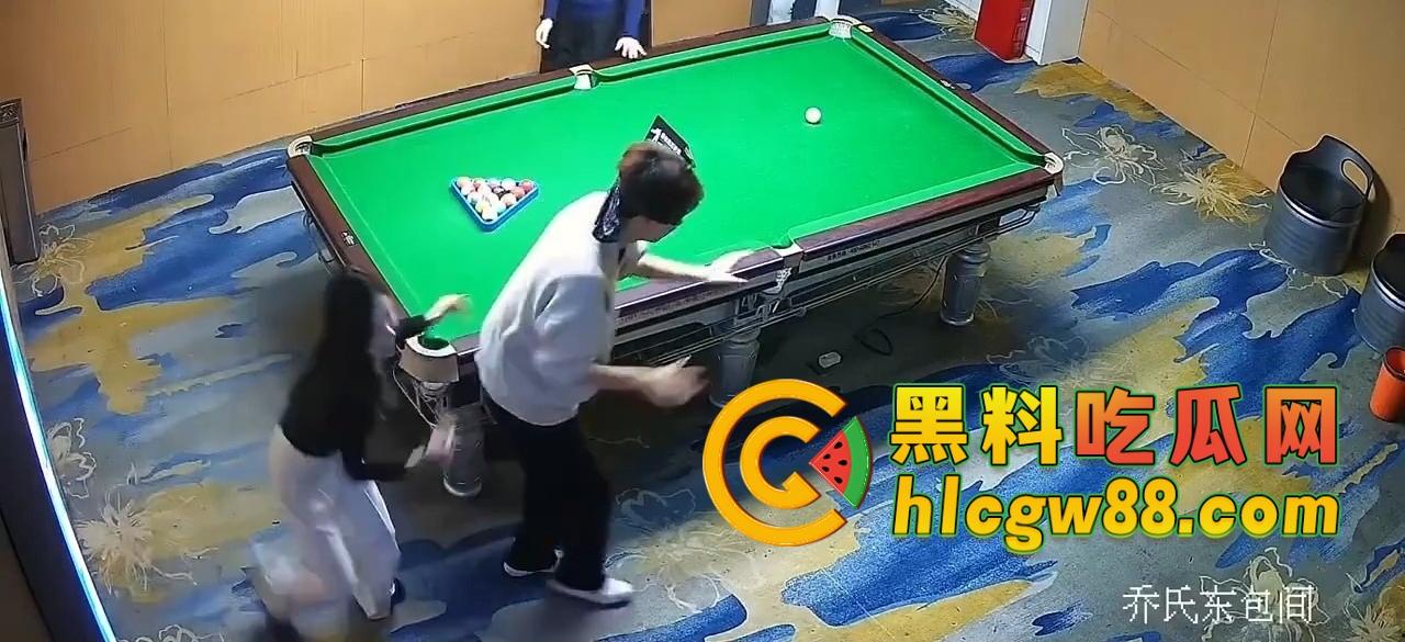 有钱人的快乐我们想象不到，陪玩8连发包厢猫抓人，1W充卡一杆球没打，全程不打球只玩女的！-14