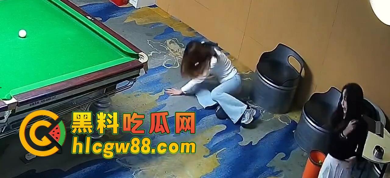 有钱人的快乐我们想象不到，陪玩8连发包厢猫抓人，1W充卡一杆球没打，全程不打球只玩女的！-18