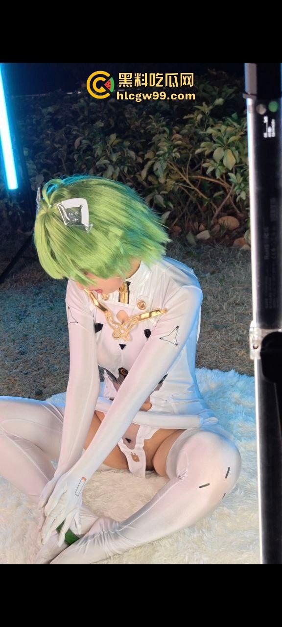 CP漫展前方摄影师发来战报,场外已被福利姬包围,大胆裸漏小穴,这还是国内吗?把我干哪来了?-8