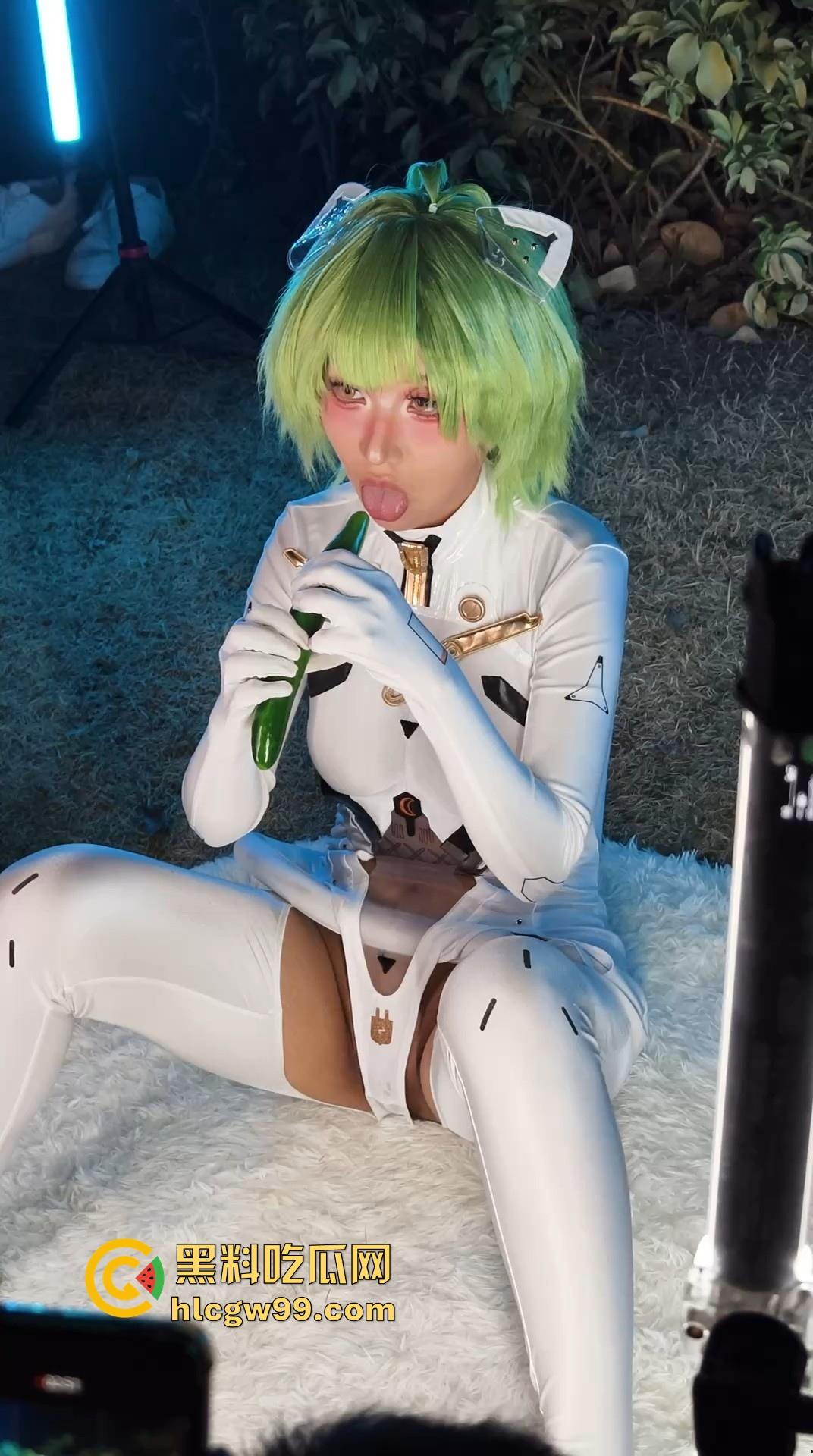 CP漫展前方摄影师发来战报,场外已被福利姬包围,大胆裸漏小穴,这还是国内吗?把我干哪来了?-14